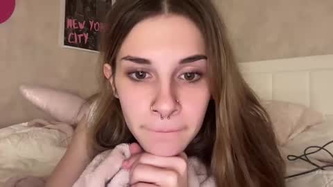 Snapshot of ros3210 chatting on 10-20-25, 03:51 Rose online show from 10-20-25, 03:51