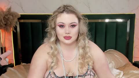 Snapshot of rosa1ia chatting on 01-22-25, 12:38 Chloe online show from 01-22-25, 12:38