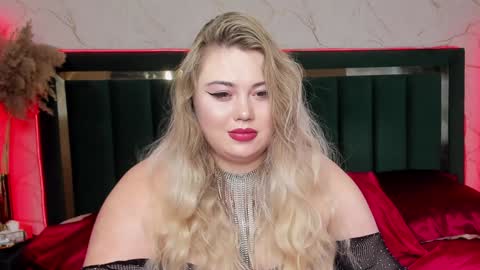 Snapshot of rosa1ia chatting on 02-05-25, 01:04 Chloe online show from 02-05-25, 01:04