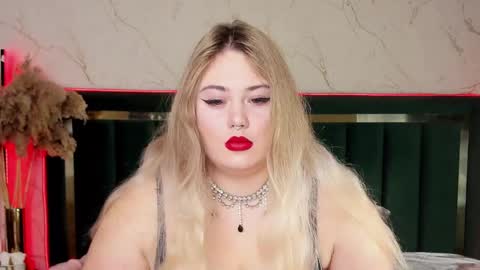 Snapshot of rosa1ia chatting on 03-06-25, 09:53 Chloe online show from 03-06-25, 09:53