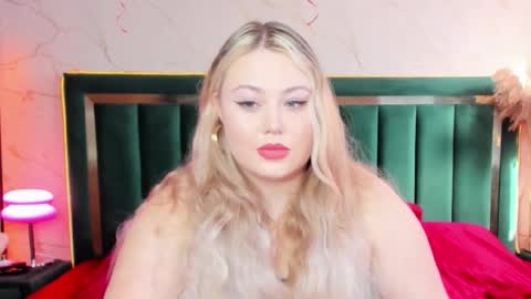 Snapshot of rosa1ia chatting on 10-17-25, 11:02 Chloe online show from 10-17-25, 11:02