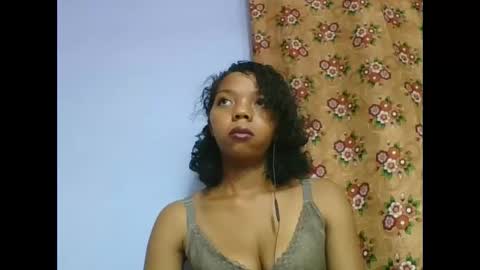 Snapshot of rosah225127 chatting on 05-13-26, 06:00 rosah225127 online show from 05-13-26, 06:00