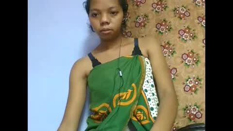 Snapshot of rosah225127 chatting on 05-17-26, 03:41 rosah225127 online show from 05-17-26, 03:41