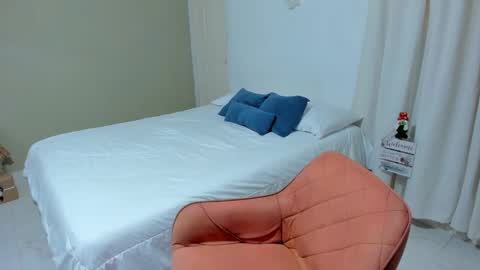 Snapshot of rosaliiaa1 chatting on 12-18-24, 05:10 Rosalia online show from 12-18-24, 05:10