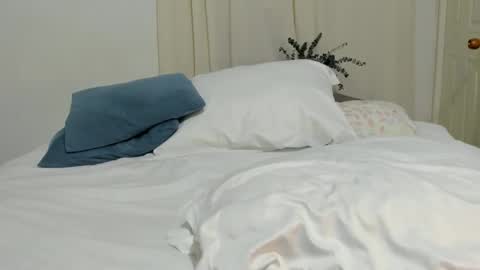 Snapshot of rosaliiaa1 chatting on 02-25-25, 09:35 Rosalia online show from 02-25-25, 09:35