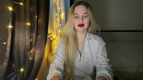 Rosali online show from 10-18-25, 03:13