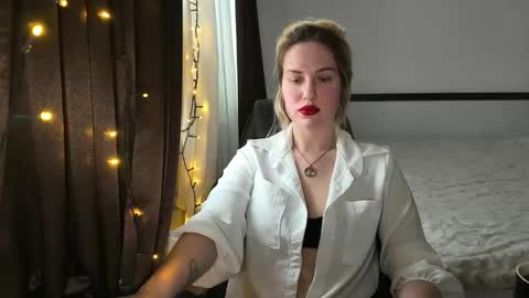 Rosali online show from 10-27-25, 01:26