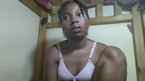 Snapshot of rosalinda933 chatting on 03-18-26, 07:11 Rosalinda online show from 03-18-26, 07:11