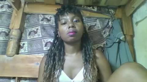 Snapshot of rosalinda933 chatting on 03-25-26, 02:45 Rosalinda online show from 03-25-26, 02:45