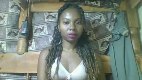 Snapshot of rosalinda933 chatting on 03-27-26, 04:40 Rosalinda online show from 03-27-26, 04:40