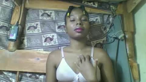 Snapshot of rosalinda933 chatting on 03-27-26, 08:26 Rosalinda online show from 03-27-26, 08:26