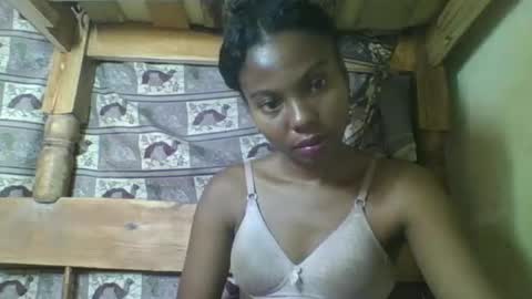 Snapshot of rosalinda933 chatting on 04-01-26, 09:32 Rosalinda online show from 04-01-26, 09:32