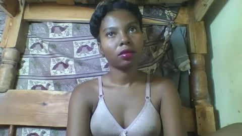 Snapshot of rosalinda933 chatting on 04-01-26, 01:41 Rosalinda online show from 04-01-26, 01:41