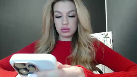 Snapshot of rosaline_ly chatting on 09-10-25, 01:00 Rosalina online show from 09-10-25, 01:00