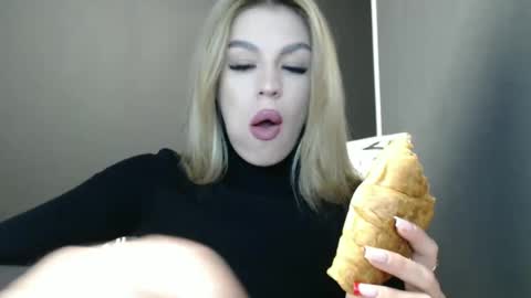Snapshot of rosaline_ly chatting on 10-01-25, 12:55 Rosalina online show from 10-01-25, 12:55