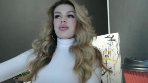 Snapshot of rosaline_ly chatting on 10-16-25, 12:17 Rosalina online show from 10-16-25, 12:17