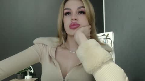 Snapshot of rosaline_ly chatting on 10-23-25, 01:10 Rosalina online show from 10-23-25, 01:10