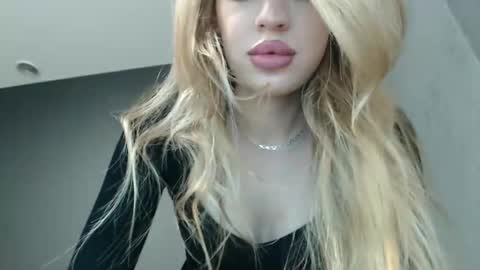 Snapshot of rosaline_ly chatting on 11-02-25, 02:52 Rosalina online show from 11-02-25, 02:52