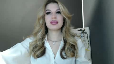 Snapshot of rosaline_ly chatting on 04-23-26, 12:04 Rosalina online show from 04-23-26, 12:04
