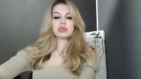 Snapshot of rosaline_ly chatting on 04-24-26, 12:18 Rosalina online show from 04-24-26, 12:18