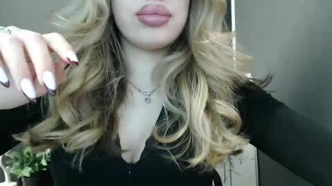 Snapshot of rosaline_ly chatting on 04-27-26, 01:09 Rosalina online show from 04-27-26, 01:09
