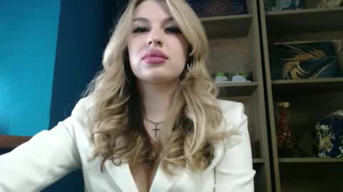 Snapshot of rosaline_ly chatting on 05-19-26, 11:38 Rosalina online show from 05-19-26, 11:38