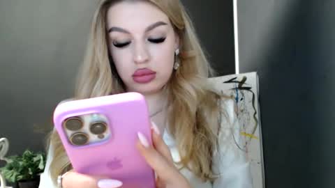 Snapshot of rosaline_ly chatting on 05-21-26, 12:12 Rosalina online show from 05-21-26, 12:12