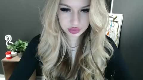 Snapshot of rosaline_ly chatting on 05-22-26, 09:59 Rosalina online show from 05-22-26, 09:59