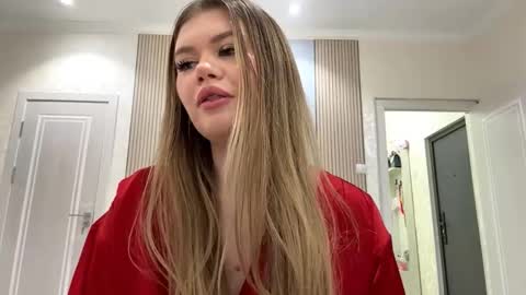 Snapshot of rosalynhouk chatting on 02-28-26, 09:21 Rosa online show from 02-28-26, 09:21