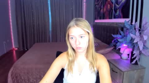 Snapshot of rosarising chatting on 06-25-26, 05:12 RosaRising online show from 06-25-26, 05:12