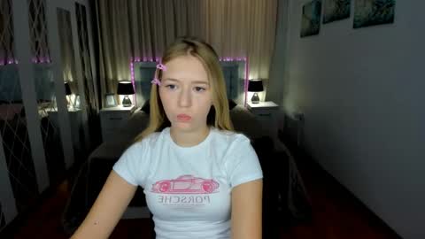 Snapshot of rosarising chatting on 07-23-26, 04:32 RosaRising online show from 07-23-26, 04:32