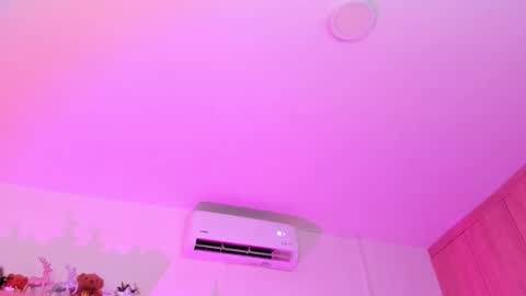 Rose Saenz online show from 12-17-25, 07:42