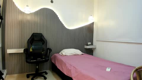 Rose  online show from 04-28-26, 03:11