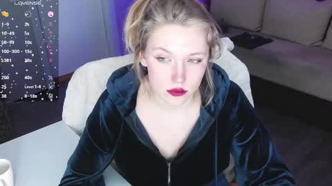 Snapshot of rose_brooks chatting on 06-01-26, 08:21 Rose but u can call me princess online show from 06-01-26, 08:21
