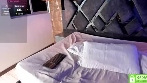 Snapshot of rose_evans__ chatting on 11-19-25, 04:23 Rose online show from 11-19-25, 04:23