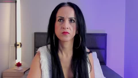 Snapshot of rose_more__ chatting on 09-18-25, 12:18 Rose online show from 09-18-25, 12:18