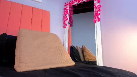 Snapshot of rose_thompson19 chatting on 06-16-26, 06:54 Rosse online show from 06-16-26, 06:54