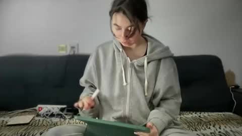 rosea_lune online show from 10-24-25, 08:05