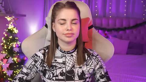 Snapshot of roseallan chatting on 01-04-25, 10:16 Rose online show from 01-04-25, 10:16