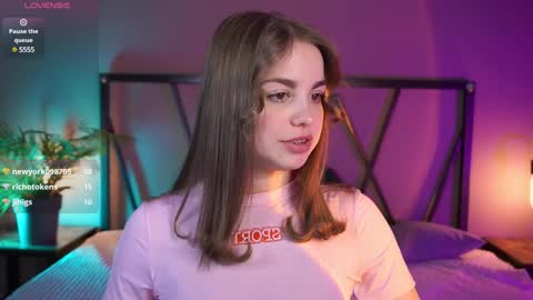 Snapshot of roseallan chatting on 01-26-25, 08:14 Rose online show from 01-26-25, 08:14