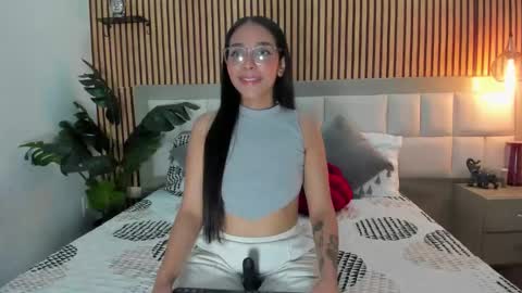 Snapshot of roseaurora chatting on 12-05-25, 01:42 roseaurora online show from 12-05-25, 01:42