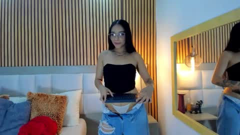 Snapshot of roseaurora chatting on 01-15-26, 02:21 roseaurora online show from 01-15-26, 02:21