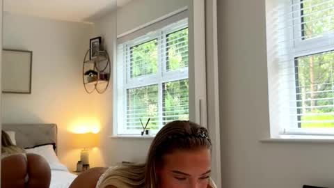 Snapshot of rosebella_ chatting on 05-20-26, 05:52 Bella online show from 05-20-26, 05:52