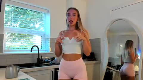 Bella  online show from 07-31-26, 05:18