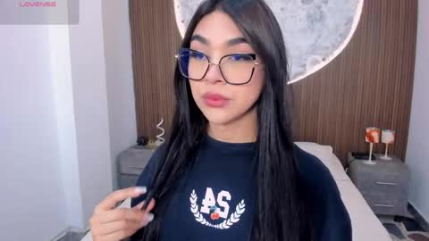 Snapshot of rosecassie chatting on 04-22-26, 01:45 Rose online show from 04-22-26, 01:45