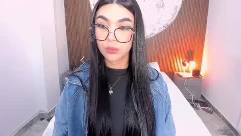 Snapshot of rosecassie chatting on 04-27-26, 12:58 Rose online show from 04-27-26, 12:58