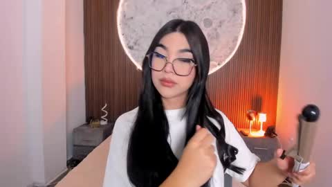 Snapshot of rosecassie chatting on 04-28-26, 01:16 Rose online show from 04-28-26, 01:16