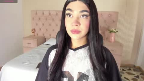 Snapshot of rosecassie chatting on 04-29-26, 01:59 Rose online show from 04-29-26, 01:59