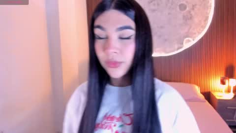 Snapshot of rosecassie chatting on 05-03-26, 01:50 Rose online show from 05-03-26, 01:50