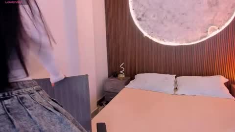 Snapshot of rosecassie chatting on 05-06-26, 01:38 Rose online show from 05-06-26, 01:38